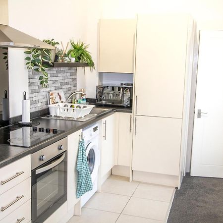 Cozy And Charming - 1 Bedroom Apartment - Free Parking, Transit Links, Close To Stadiums Manchester Esterno foto