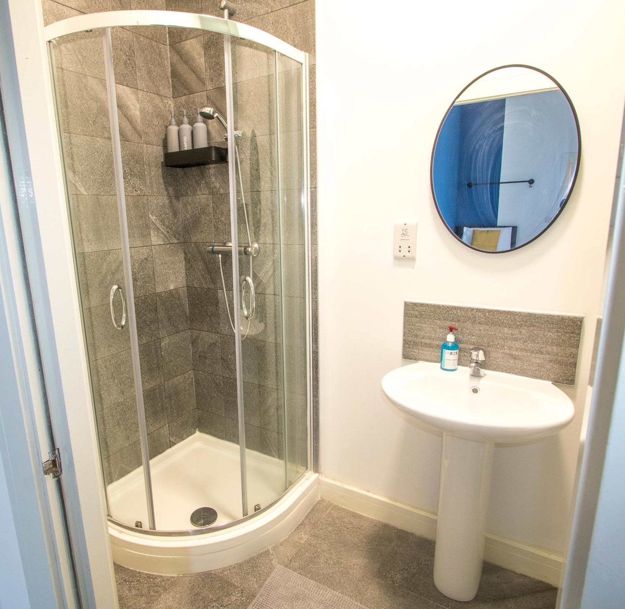 Cozy And Charming - 1 Bedroom Apartment - Free Parking, Transit Links, Close To Stadiums Manchester Esterno foto